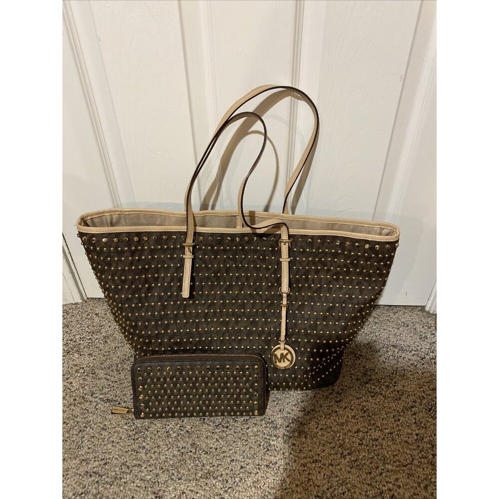MICHAEL KORS JET SET TRAVEL STUDDED VANILLA PVC,GOLD BUCKLE,TOTE WITH WALLET